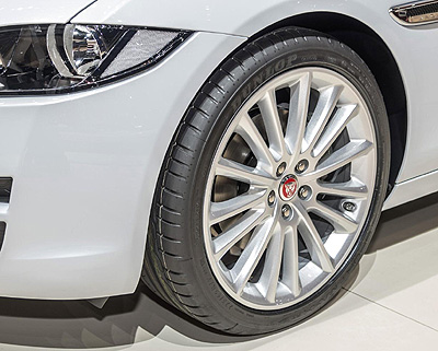 El nuevo Jaguar XE montará neumáticos Dunlop