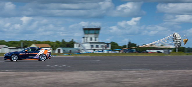 Jaguar f-type_Bloodhound_Parachute_Test_Image_120615_01_(110954) [660]