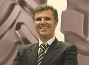 Hugo Carvalho líder de la red de talleres Vulco y Alberto Villarreal director de Marketing