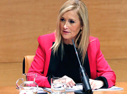 Cristina Cifuentes, al tanto de las preocupaciones de los talleres madrileños
