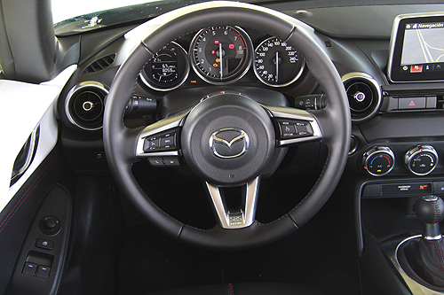 32 Mazda MX-5 2.0 160 CV Luxury Pack Sport interior volante 500