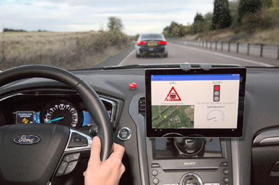01-ford-semaforo-green-light-optimal-speed-advisory-uk_autodrive_ford-400