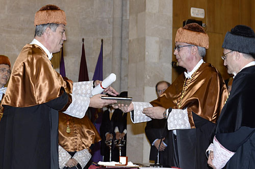jose-vicente-de-los-mozos-doctor-honoris-causa