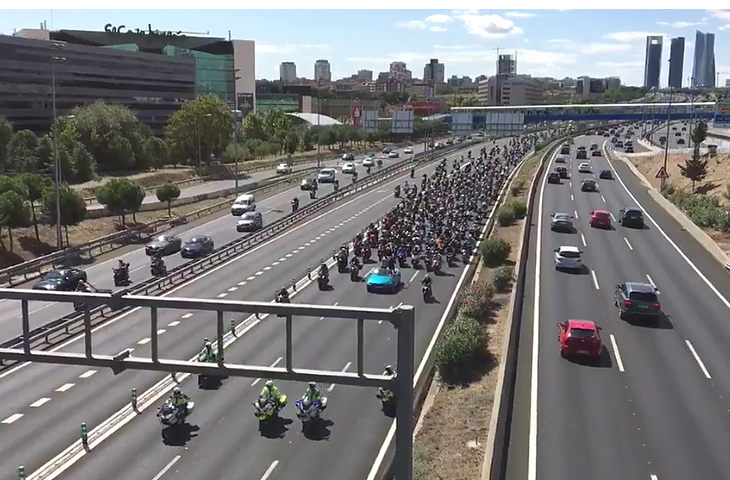 Más de 50.000 motoristas homenajean a Angel Nieto en El Jarama