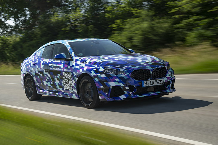 El BMW Serie 2 Gran Coupé se muestra camuflado
