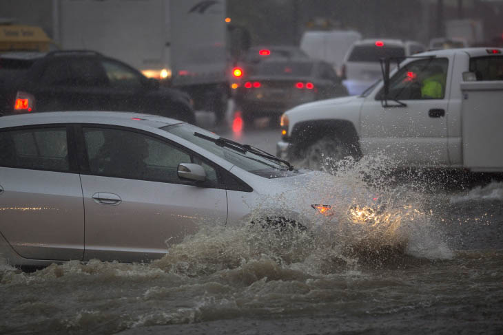 ¿Cómo preparar tu coche ante la gota fría, tormentas y el viento?