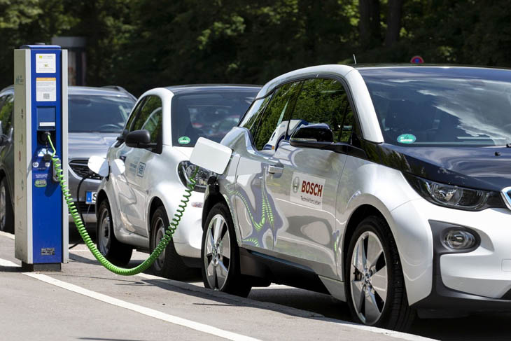 BOSCH conecta las baterías de los coches eléctricos a «la nube»