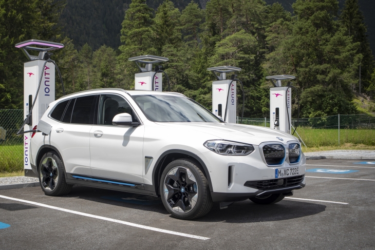 El nuevo BMW iX3 ya tiene precio