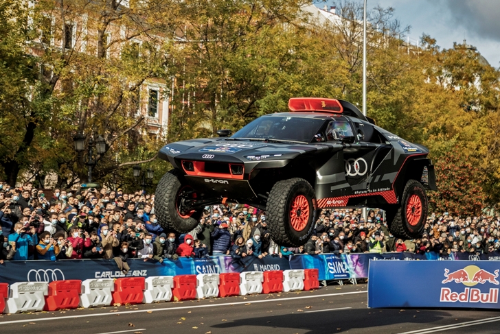 Exhibición de Carlos Sainz con el Audi RS Q e-tron por las calles de Madrid
