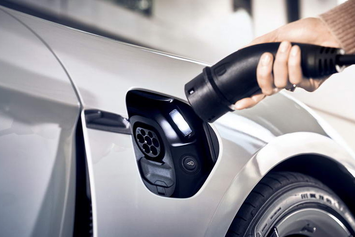 Porsche se posiciona para fabricar baterías de alta densidad energética