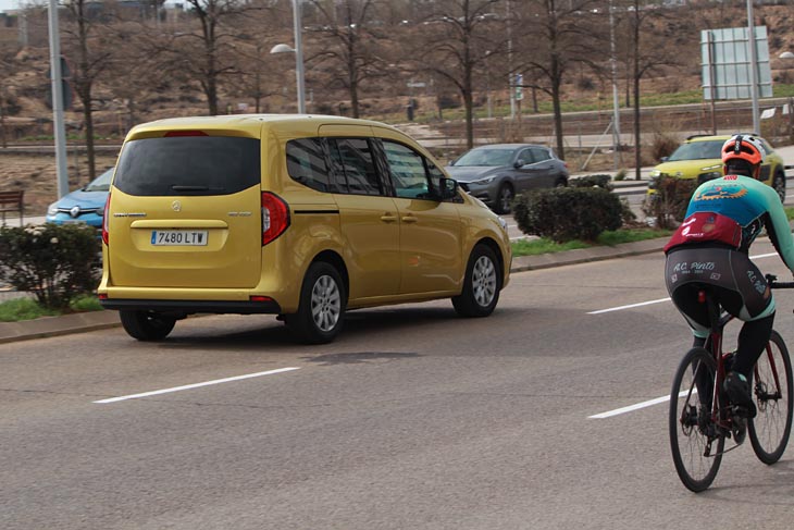 Prueba Mercedes-Benz Citan 110 CDI Tourer 2022 trasera dinámica