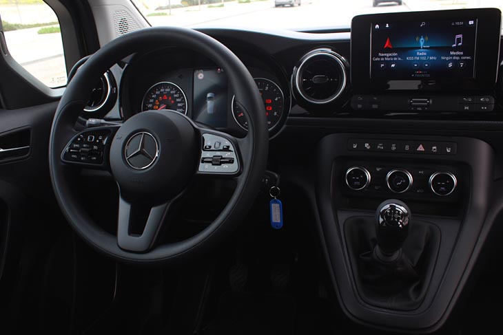 Prueba Mercedes-Benz Citan 110 CDI Tourer 2022 salpicadero
