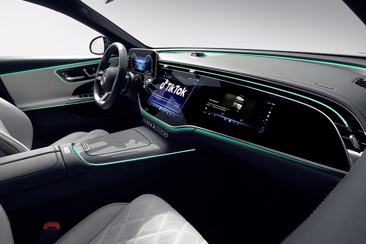 El nuevo Mercedes Clase E 2023 podrá hacer TikToks y Webex