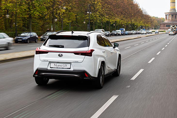 Lexus UX 2023: nuevo acabado Premium