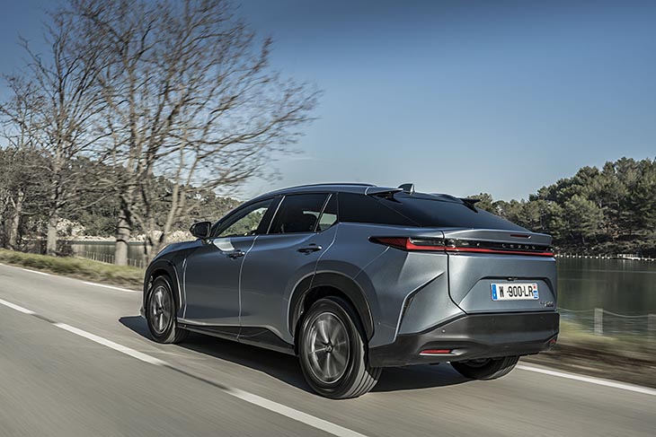 Lexus RZ 450e: Coche de Vanguardia del Año 2023