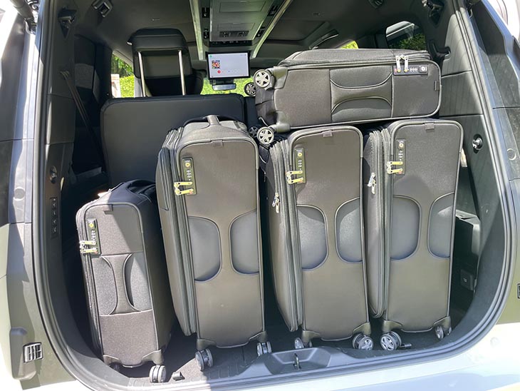 Lexus LM 2023: viajar de lujo en primera clase