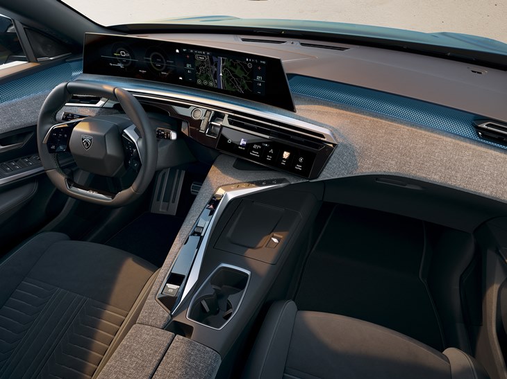 El nuevo Peugeot e-3008 2024 adelanta su nuevo interior i-Cockpit