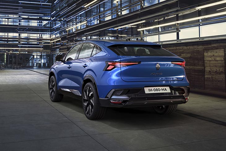 El nuevo SUV coupé Renault Rafale comienza ahora su venta en España, comunicando ya el precio de la motorización híbrida E-Tech full hybrid de 200 CV, con dos acabados disponibles.