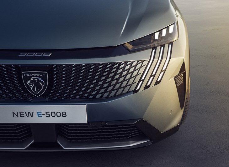 Peugeot E-5008: ahora 100% electrificado