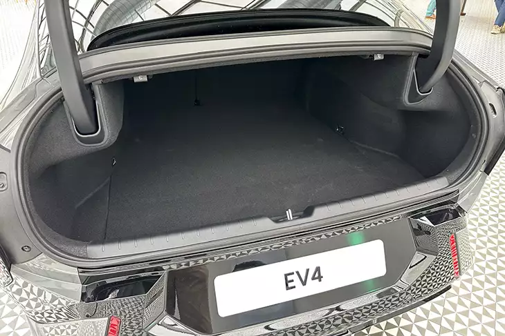 Kia EV4 2025: nos sentamos en el sedán