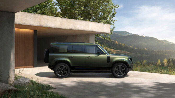 Land Rover Defender 2025