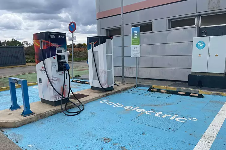 La instalación de cargadores eléctricos acorta sus tiempos de gestión