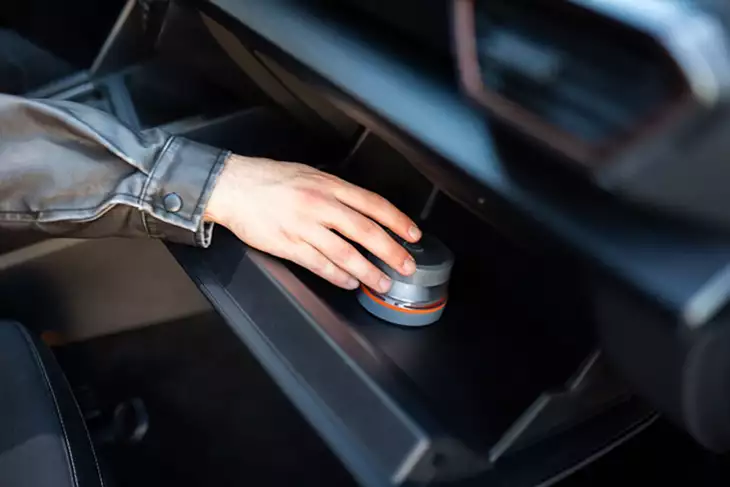 Baliza V-16 conectada: cuenta atrás para su obligatoriedad