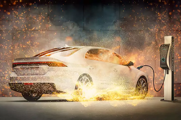 ¿Qué hacer ante un incendio en un coche eléctrico?