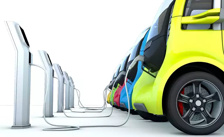 ¿Qué seguro elegir para un coche eléctrico o híbrido?