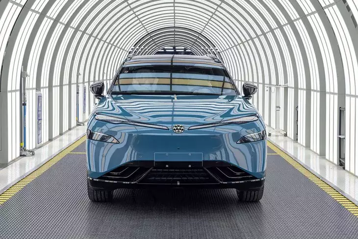 Volkswagen y XPENG lanzan el ID.UNYX 08