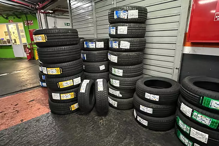 Neumáticos equivalentes: cómo elegir la mejor opción legal