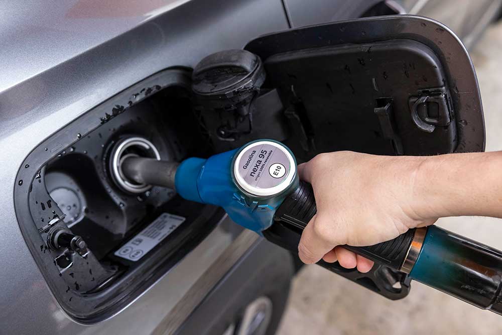 BMW, Bosch, Repsol y Toyota prueban la gasolina renovable